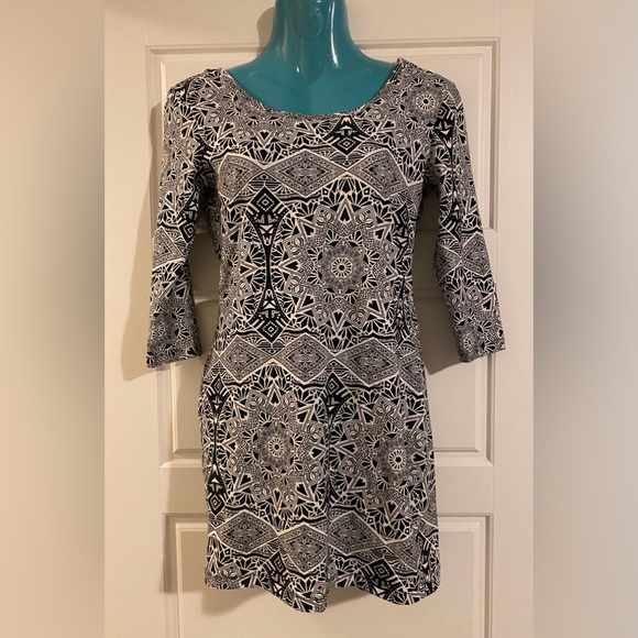 G21 Dress Geo Surprise Contour
Bodycon Black White Size M - Picture 1 of 7